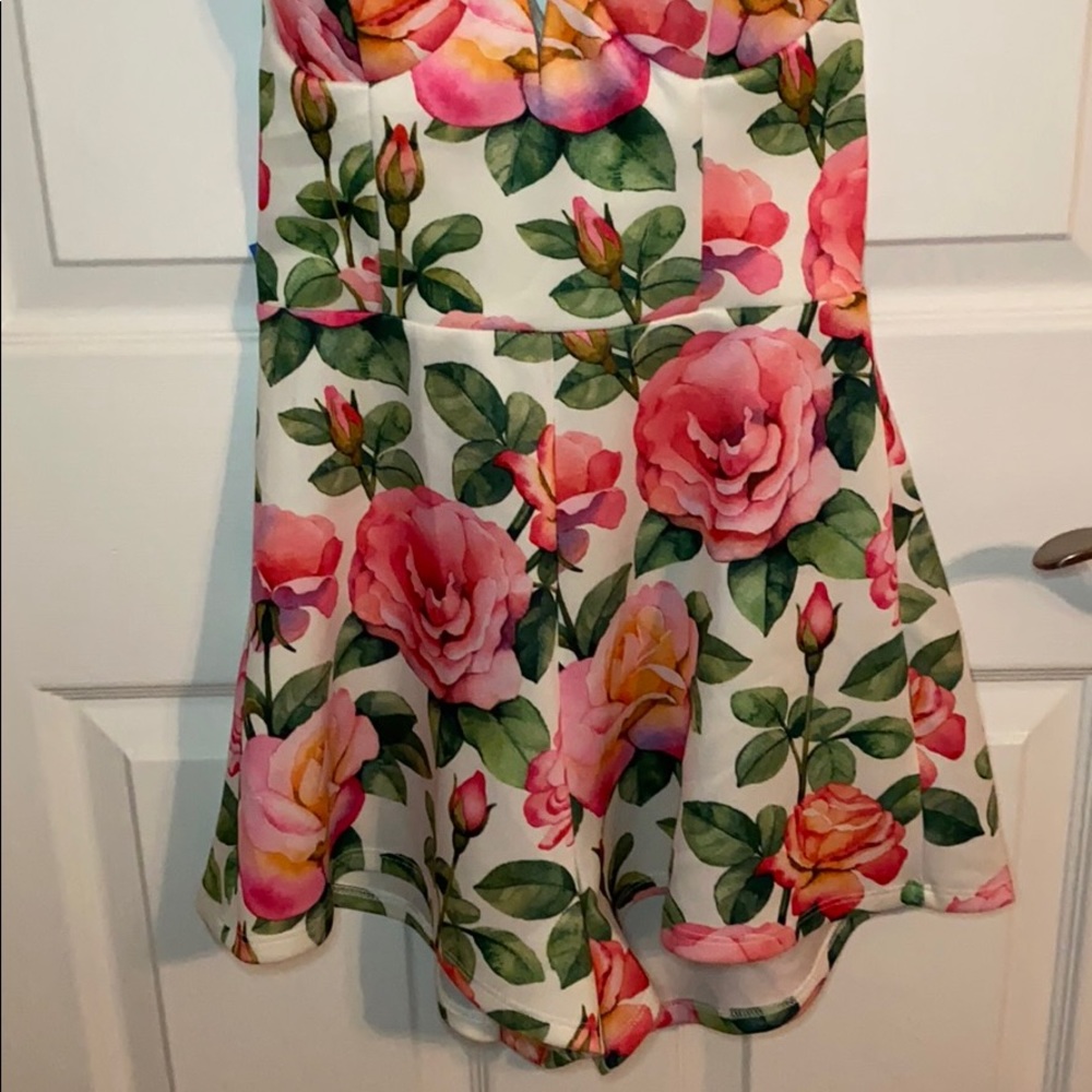 ✨FLORAL ROMPER✨ - Picture 3 of 6